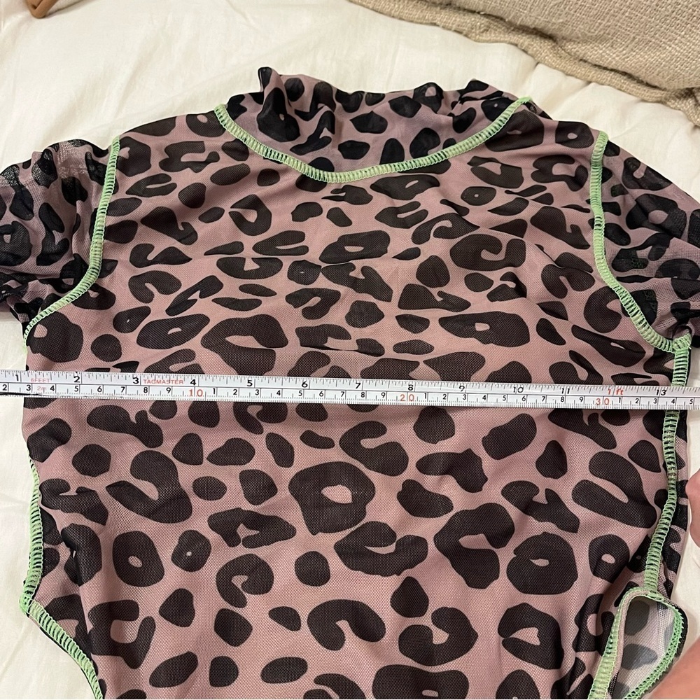 Leopard Animal Print Mock Neck Long Sleeve Bodysuit Size Medium Fits Small - Picture 12 of 14